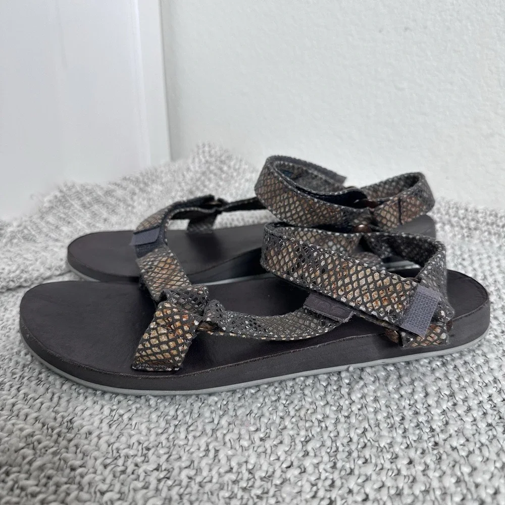 TEVA Sandals Womens 9 / 40Eiffel Tower Snake Gray Tan Sport Hiking Comfort Sport